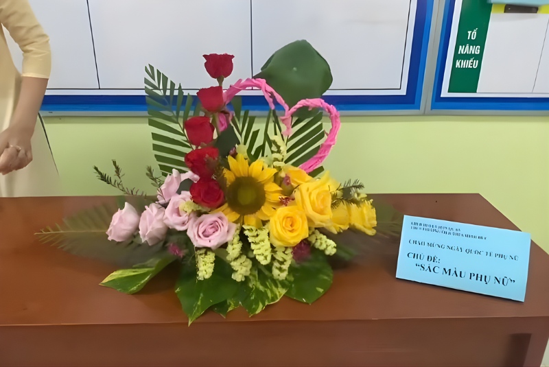 Các mẫu cắm hoa 8 3 đẹp & Nội dung thuyết trình hay, phù hợp