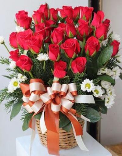 Giỏ hoa hồng dành tặng sinh nhật mẹ những người cấp trên 