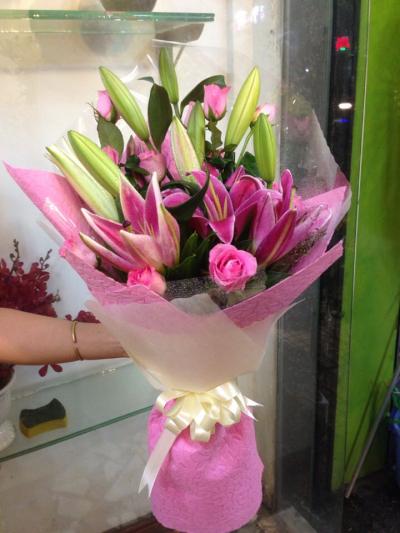 Bó hoa ly mạnh mẽ dành tặng sinh nhật phái nam