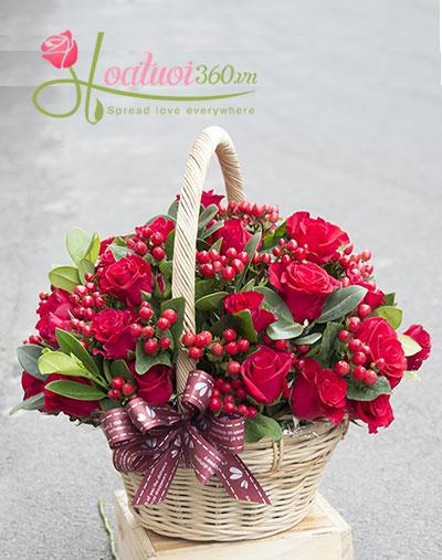 Giỏ hoa hồng xinh xắn tặng sinh nhật cho bạn trai