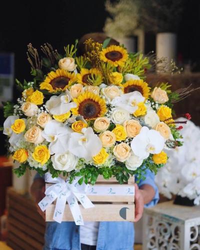 giỏ hoa hồng vàng rực rỡ tại Shop hoa tươi Thạnh Phú Bến Tre