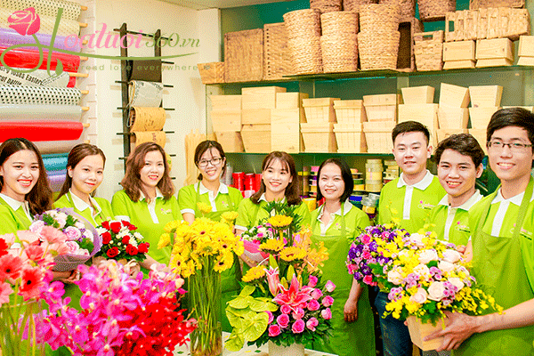 Đội ngũ nhân viên chuyên nghiệp tại hoa tươi Nguyễn Đình Chiểu