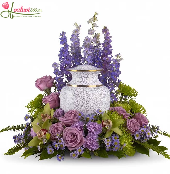 Hoa chia buồn màu tím trang trí hũ hài cốt