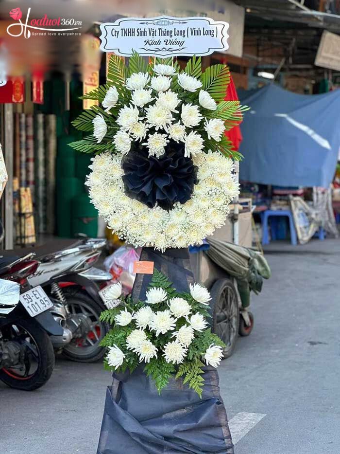 Vòng hoa cúc trắng chia buồn quận 7