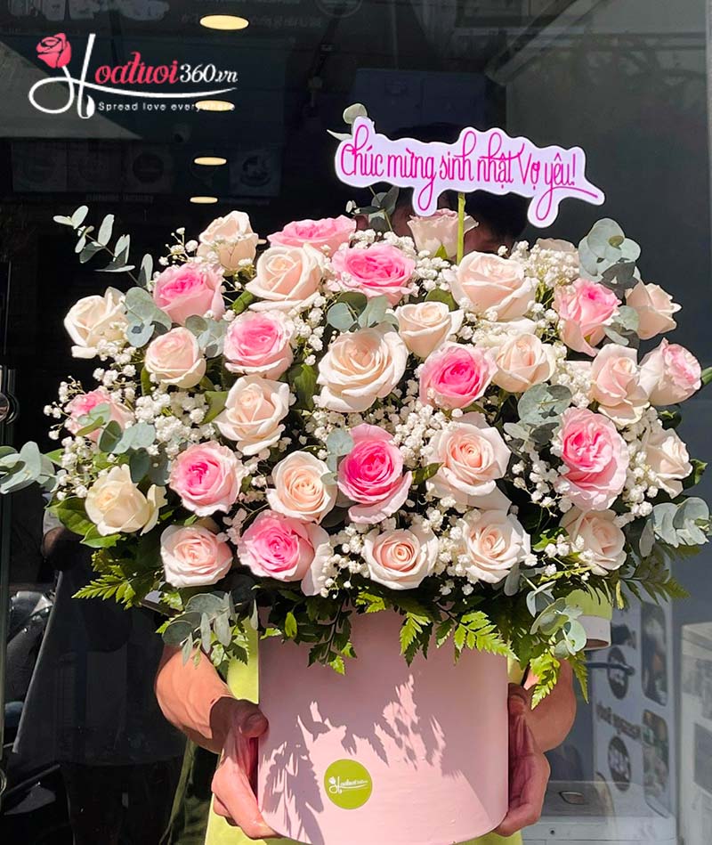 Mẫu hoa hồng để bàn phòng khách tinh tế