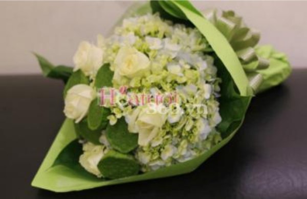 Bó hoa xanh tươi mơn mởn