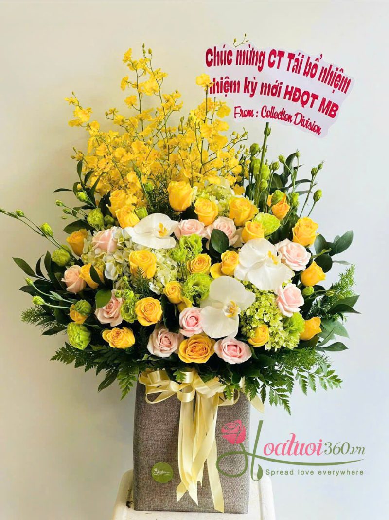 Hoa tươi để bàn tiếp tân cho sự kiện bổ nhiệm công ty 