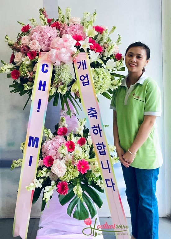 Kệ hoa khai trương Hàn Quốc nổi bật với thiết kế mới lạ