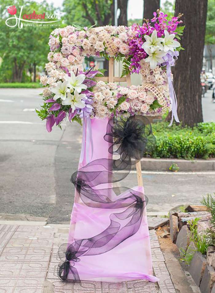 Kệ hoa đám tang hình vuông mẫu mới tại TPHCM