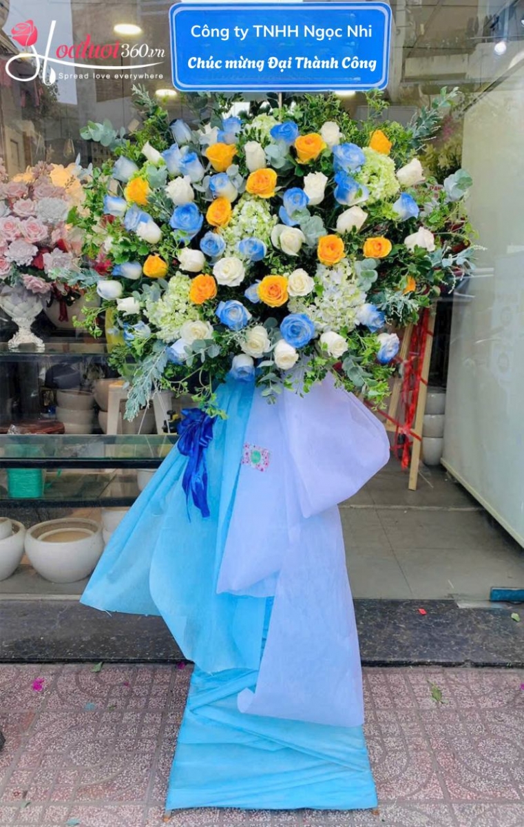 Lẵng hoa khai trương màu xanh, vàng ấn tượng