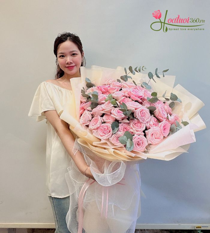 Bó hoa tặng người yêu tại shop hoa tươi phường Hòa Bình