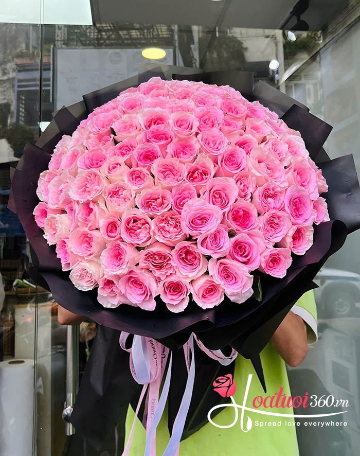 Beautiful flower shop in Saigon offering fast delivery