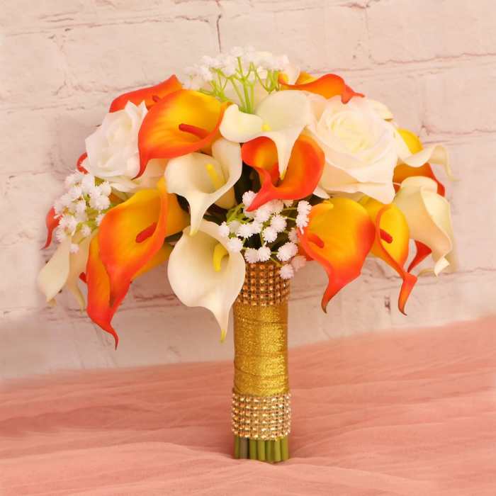 Bó hoa calla lily cầm tay màu cam phối trắng