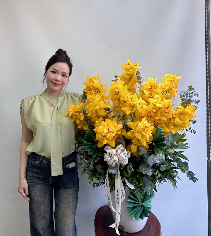 chậu hoa lan hồ điệp khai trương tone vàng size lớn