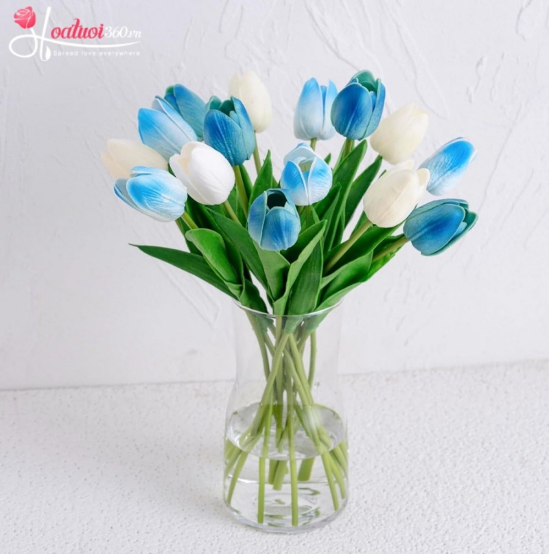 Bình hoa tulip xanh trang trí nhà cửa