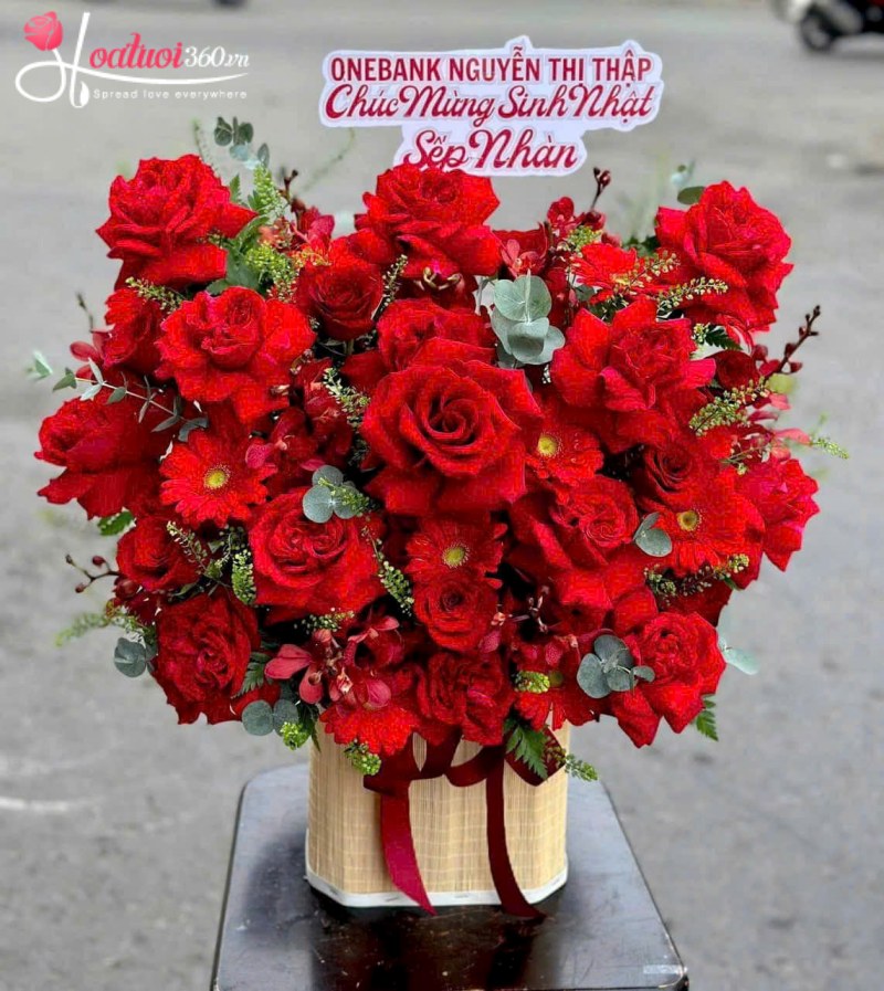 Giỏ hoa hồng đỏ chúc mừng