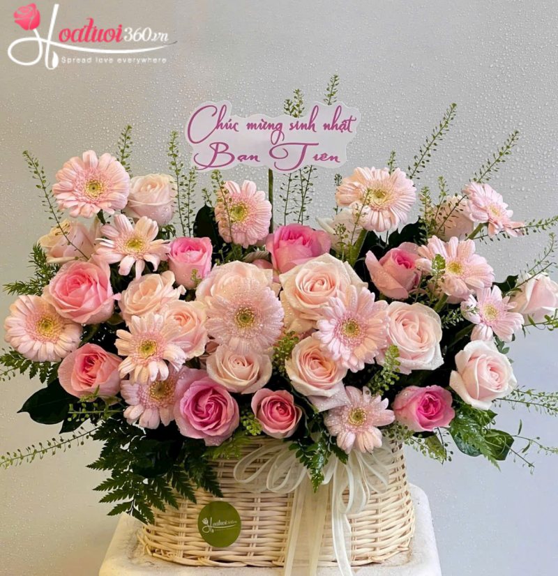 Giỏ hoa tone hồng chúc mừng