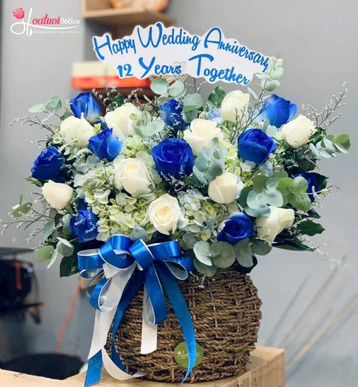 Lẵng hoa hồng kỷ niệm tại Hà Nội