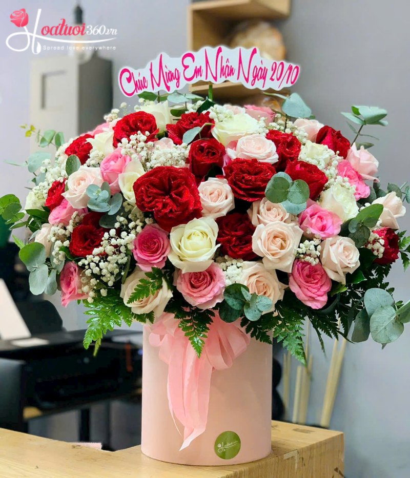 Hộp hoa hồng tặng bạn bè, đồng nghiệp nữ ngày 20/10