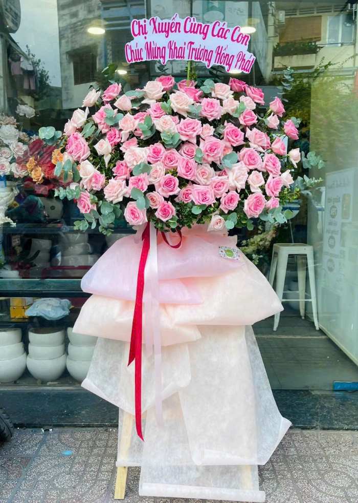Kệ hoa hồng 1 tầng mừng khai trương quán cà phê