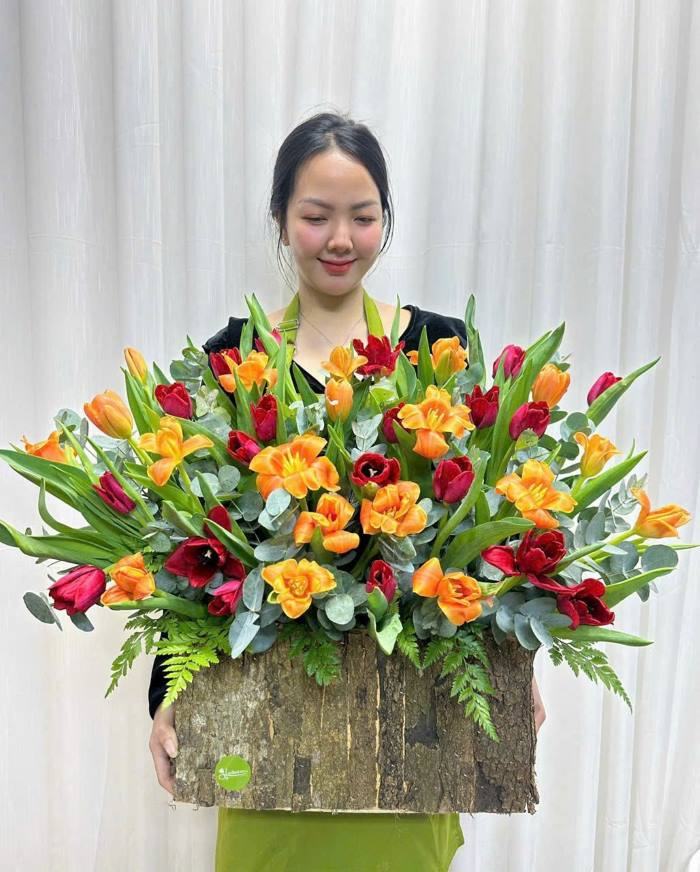 Kiểu dáng hoa cắm hộp gỗ mừng khai trương