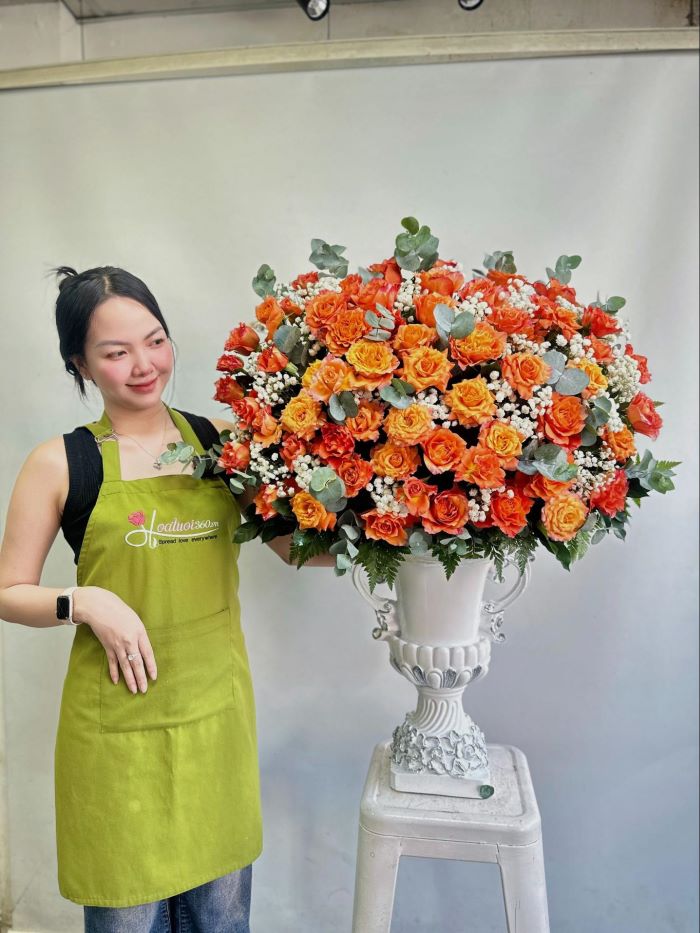 Lẵng hoa hồng cam để bàn mừng khai trương