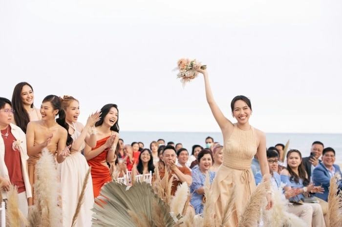 ý nghĩa của bó hoa cầm tay cô dâu