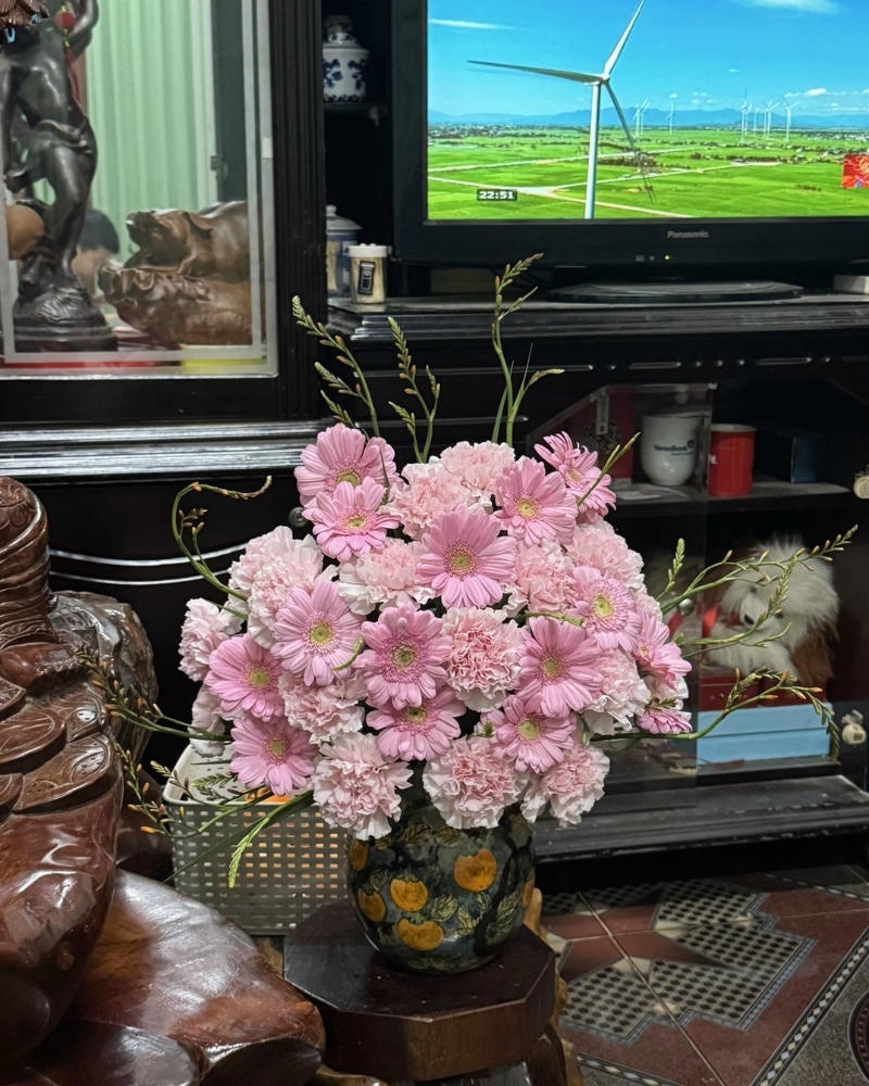 Cách cắm hoa cẩm chướng bình tròn thấp