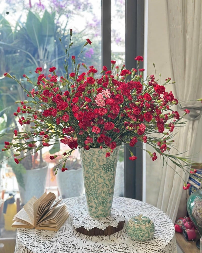 Cách cắm hoa cẩm chướng lọ cao