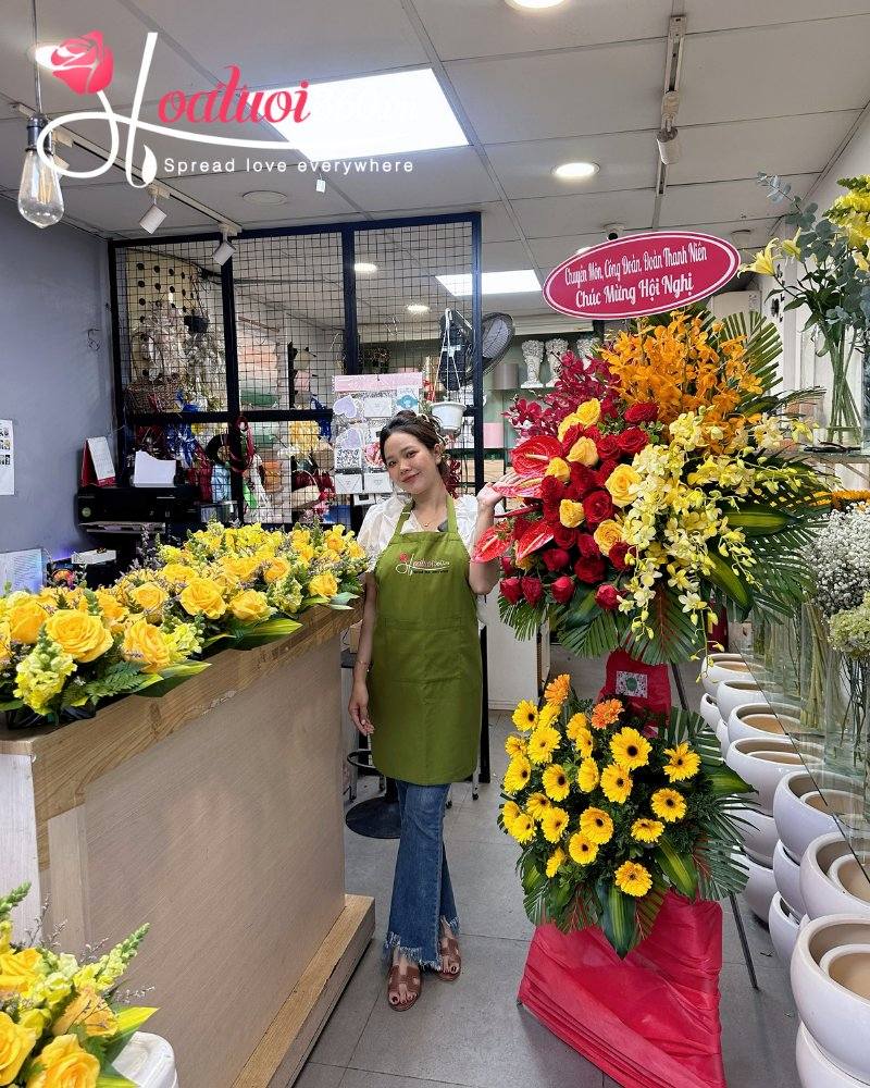 Bát hoa để bàn hội nghị, ký kết