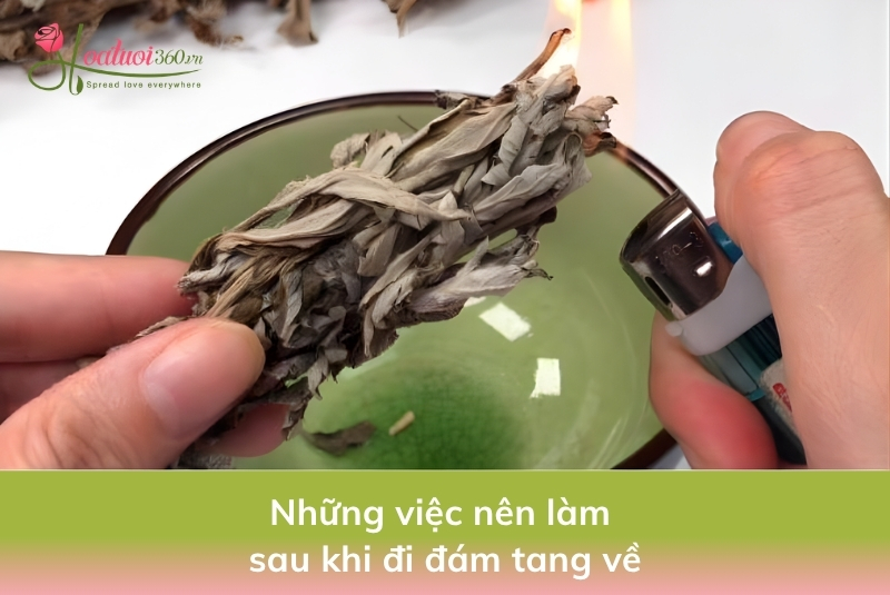 Đi đám tang về nên đốt vía, hơ nóng tay chân