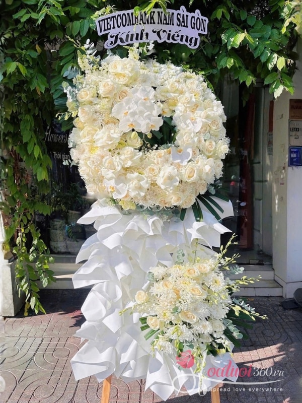 Kệ hoa trắng chia buồn 2 tầng - Gió thúc cội thung