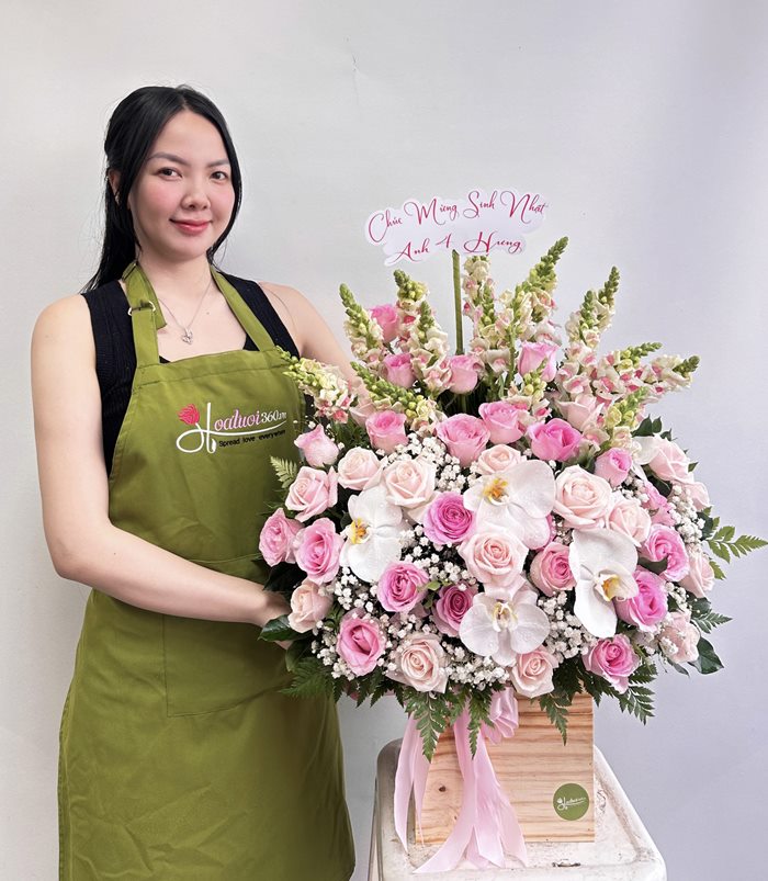 Hoa mõm sói giúp tạo chiều cao cho lẵng hoa