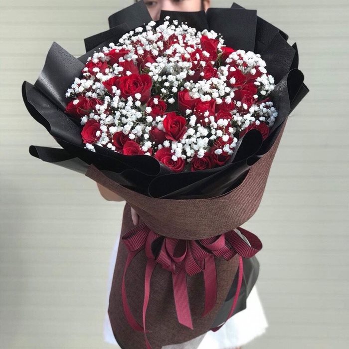 Sao tím làm mềm các góc cạnh trong bó hoa