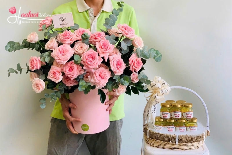 combo giỏ trái cây và hoa chúc mừng ngày thầy thuốc Việt Nam