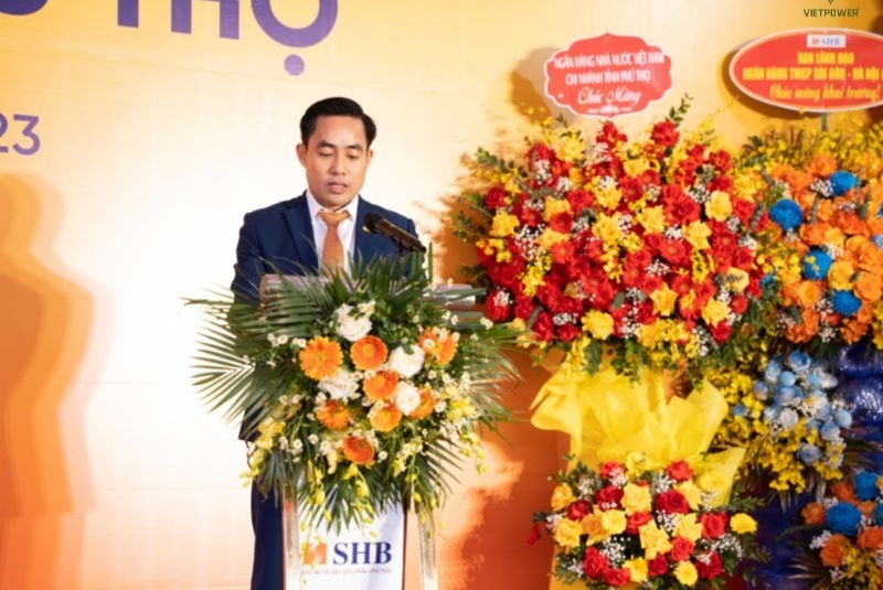 Lẵng hoa bục phát biểu lễ khai trương