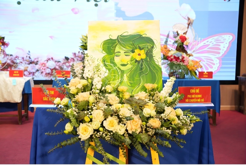 Mẫu cắm hoa ngày 8/3 chủ đề “Phụ Nữ Trong Kỷ Nguyên Số”