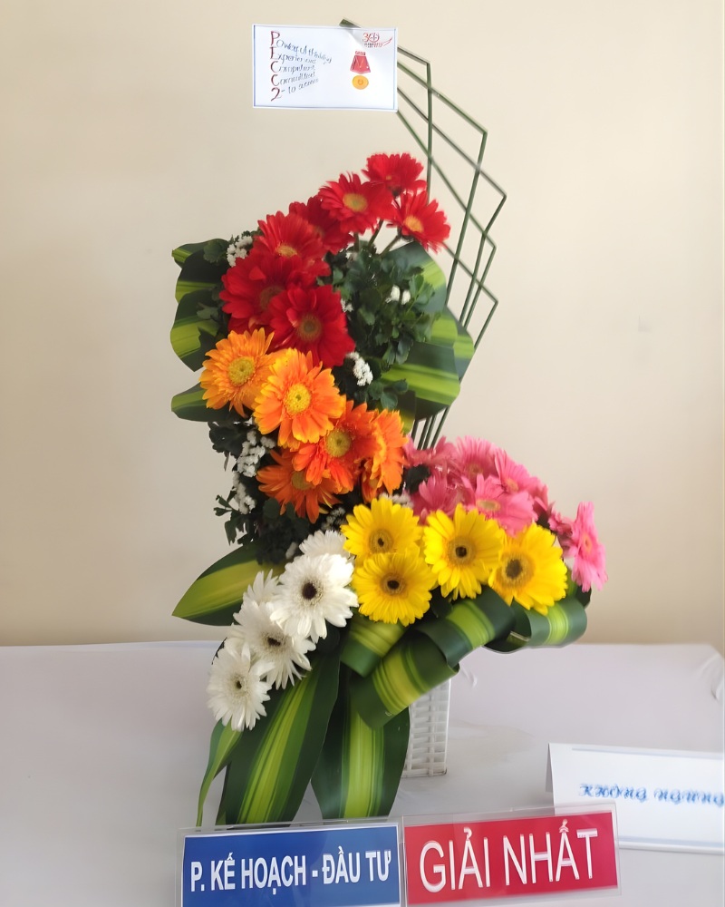 Mẫu cắm hoa 8 3 chủ đề “Khát Vọng Vươn Xa”