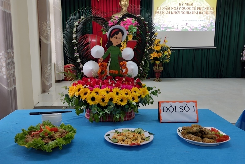 Mẫu cắm hoa 8/3 chủ đề “Trái Tim Người Mẹ”