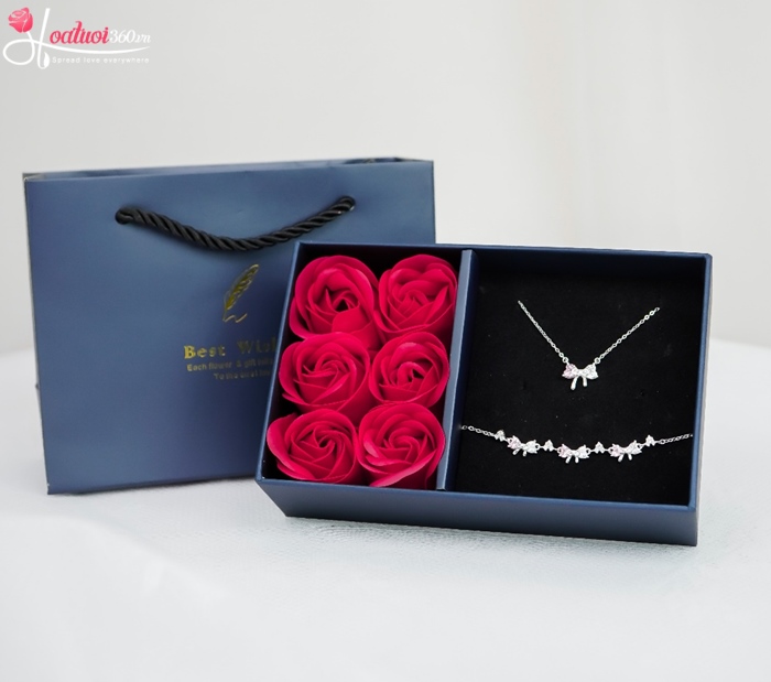 Trang sức là quà tặng Valentine lãng mạn cho người yêu