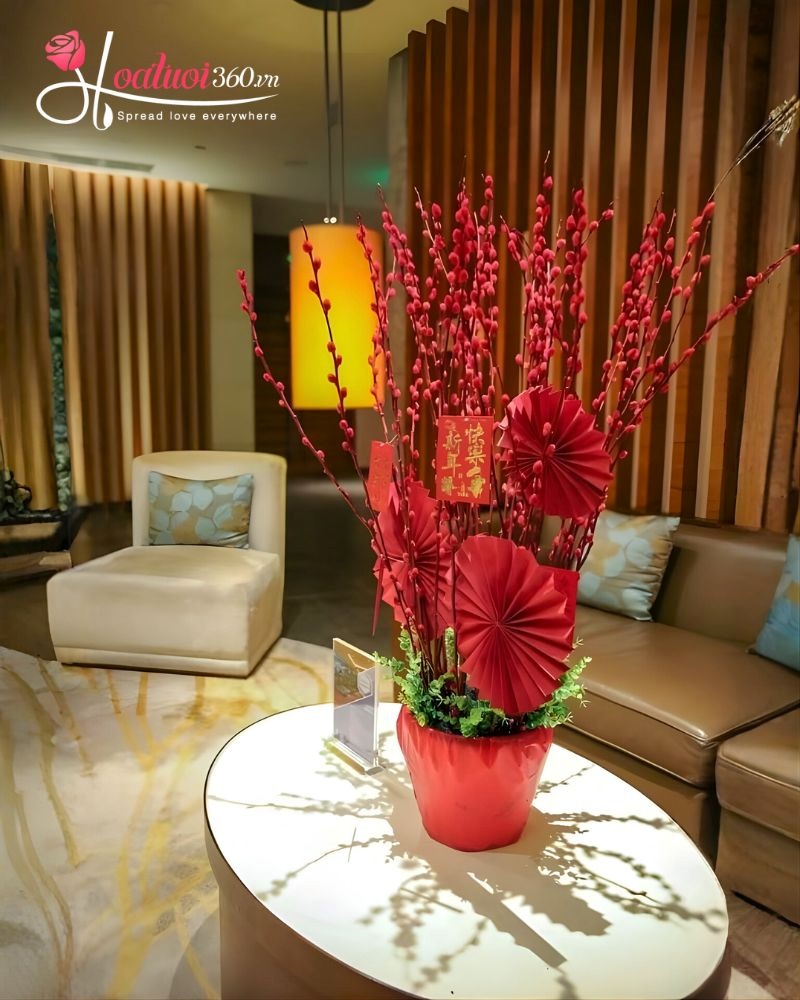 Trang trí quanh miệng bình nụ tầm xuân