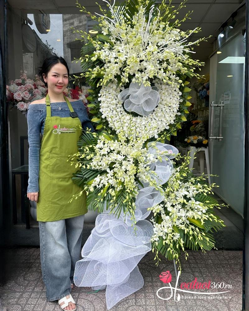 Vòng hoa tang lễ hình oval