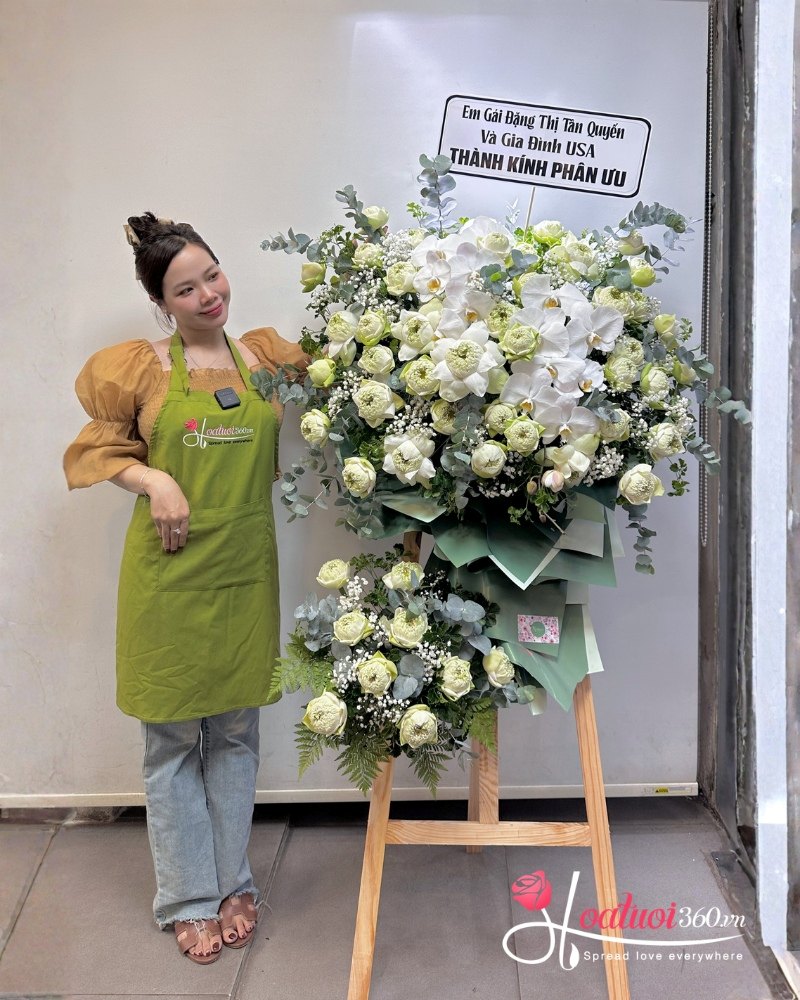 vòng hoa sen viếng đám tang