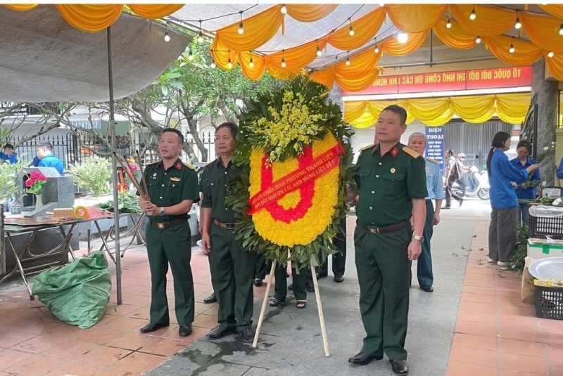 Vòng hoa tri ân 27/7 truyền thống