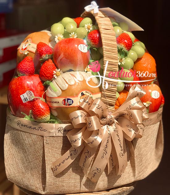 Giỏ trái cây quà tặng sang chảnh tại Hoatuoi360