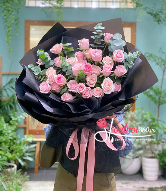 Bó hoa hồng tại cửa hàng hoa Tân Bình