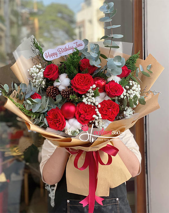 Bó hoa hồng đỏ - Ngày đông rực rỡ