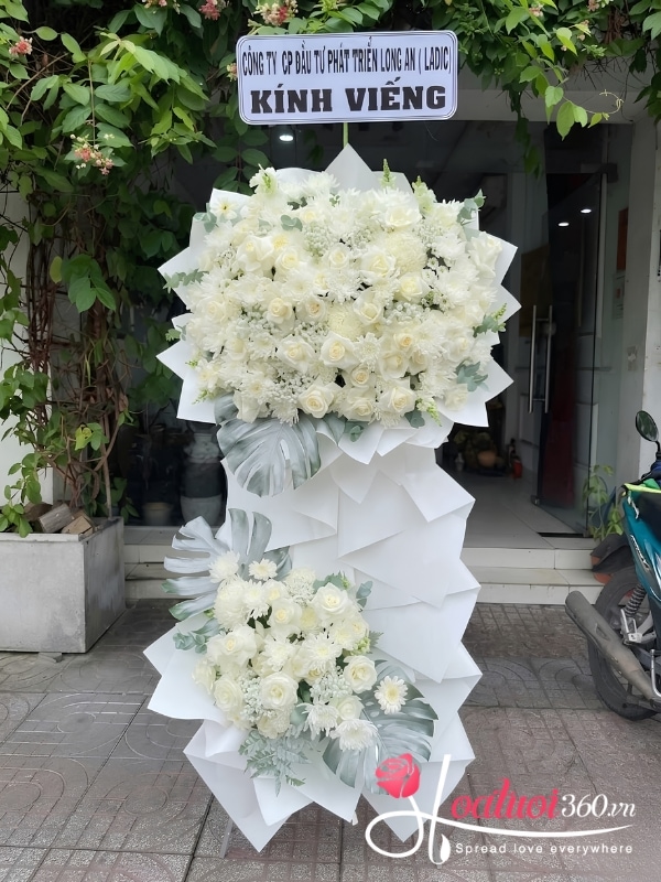 Kệ hoa hồng cúc trắng chia buồn - Hiệp ý cầu nguyện