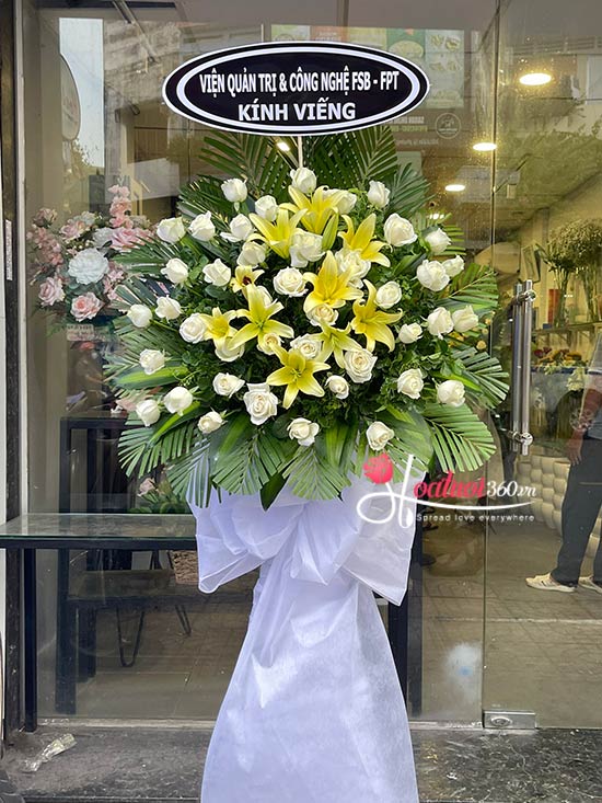 Hoa chia buồn tại cửa hàng hoa Phú Nhuận