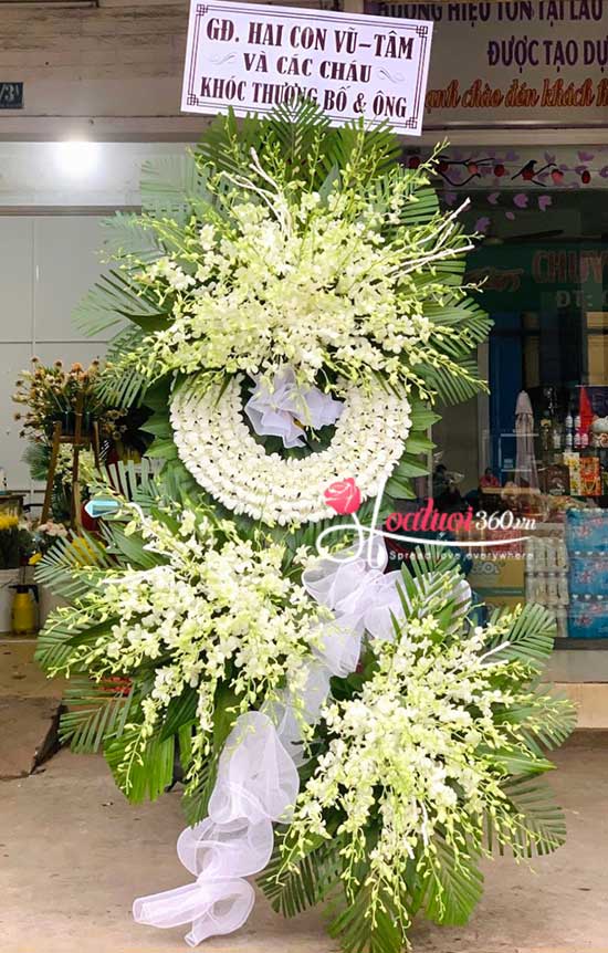 Hoa chia buồn thành kính và tinh tế tại cửa hàng hoa tươi quận Tân Bình